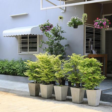 Bijou Boutique Aparthotel Chiang Mai Bagian luar foto
