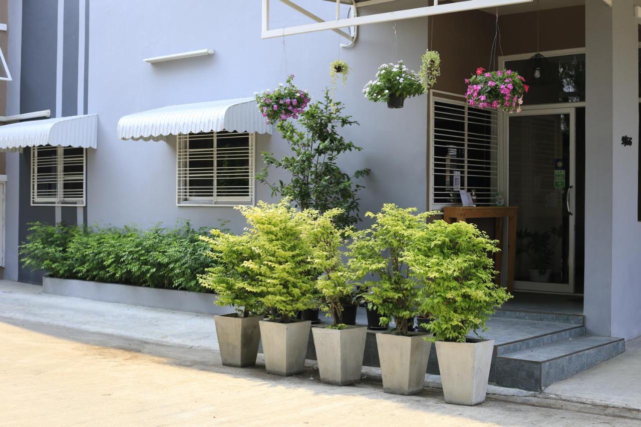 Bijou Boutique Aparthotel Chiang Mai Bagian luar foto